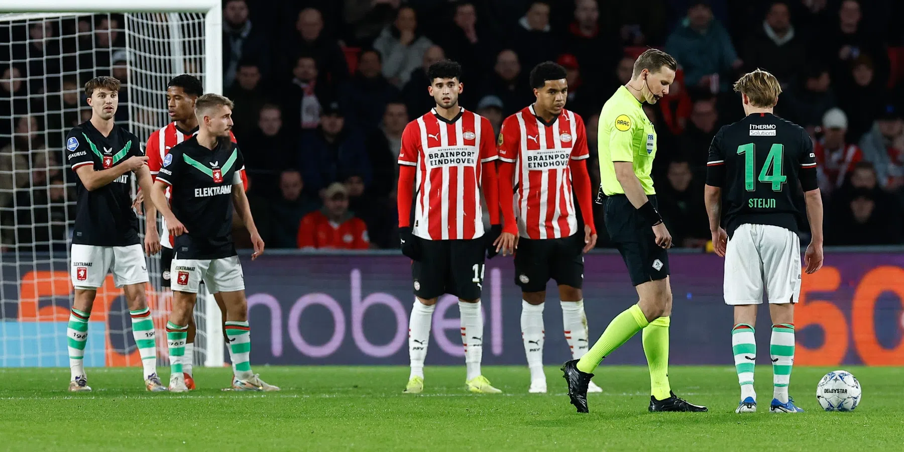 Van der Ende: 'FC Twente had strafschop moeten krijgen tegen PSV'