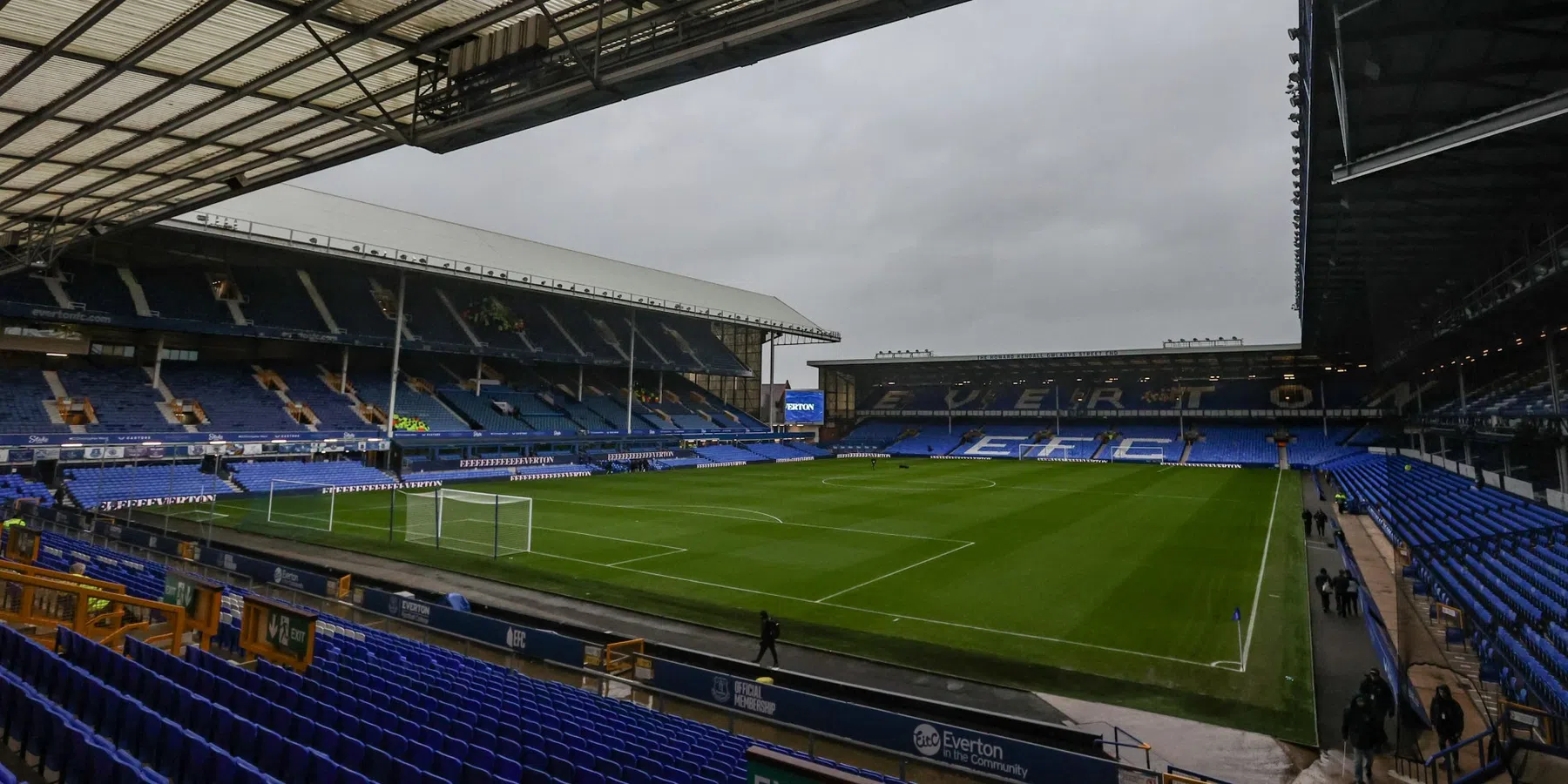 Everton-fan Mackenzie (15) mist Merseyside derby