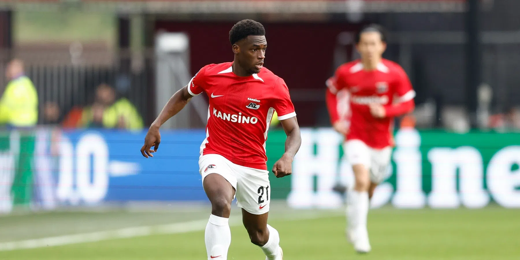 Snelste sprinter van Eredivisie Poku oogst eindelijk lof bij AZ