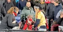 Schitterend: Gimenez geeft wedstrijdshirt aan oudere fan in De Kuip