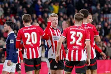 Thumbnail for article: PSV scoort acht keer en spoelt kater weg tegen dappere amateurs