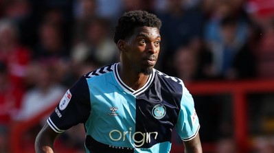 Standard gelinkt aan Tyreeq Bakinson van Wycombe Wanderers