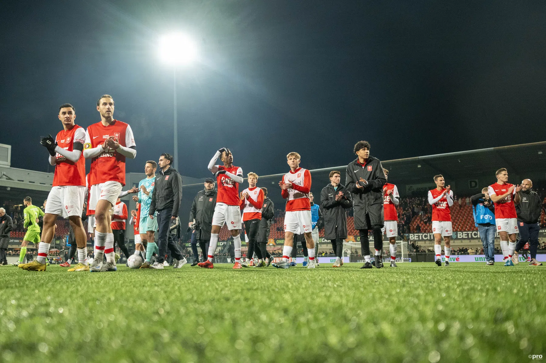 Minuut stilte MVV-Feyenoord verstoord door scheldende fan