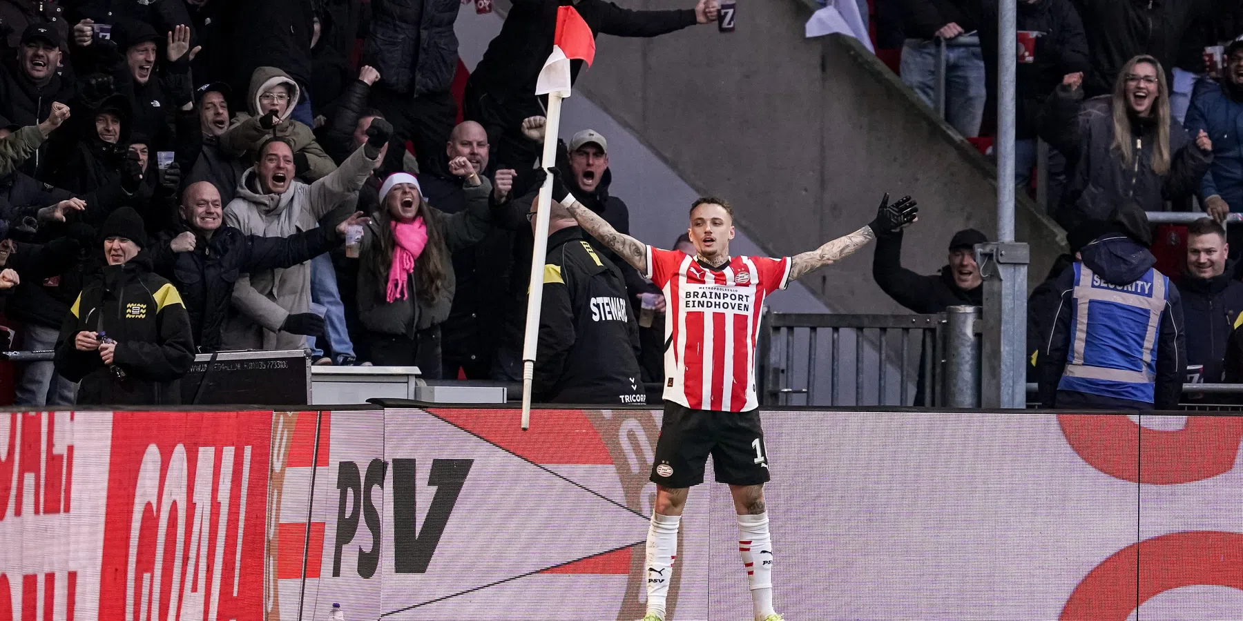 Opvallend moment Lang PSV-goal maakt tongen los: gedachten gaan terug naar Dessers