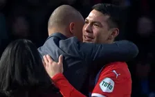 Thumbnail for article: Emotionele beelden: Lozano in tranen, aanvaller neemt afscheid van PSV