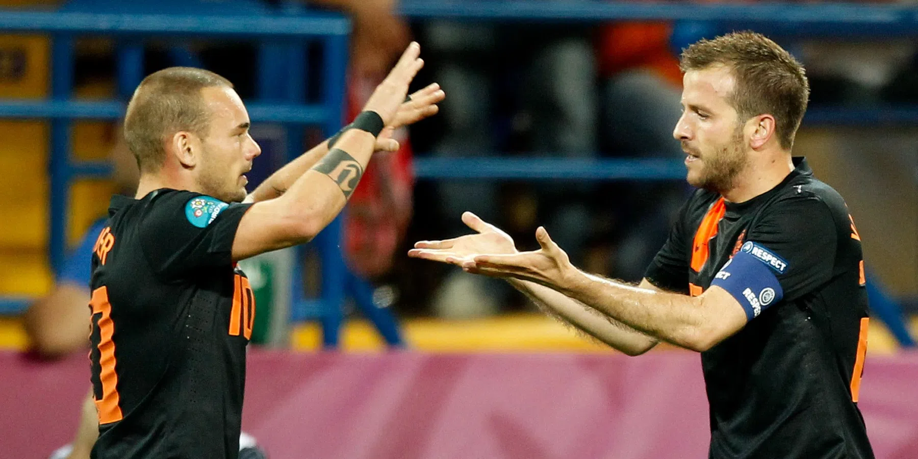 Van der Vaart en Sneijder over elkaar