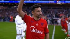 Thumbnail for article: Kippenvel: Sevilla-legende Navas (39) krijgt staande ovatie en erehaag in Madrid