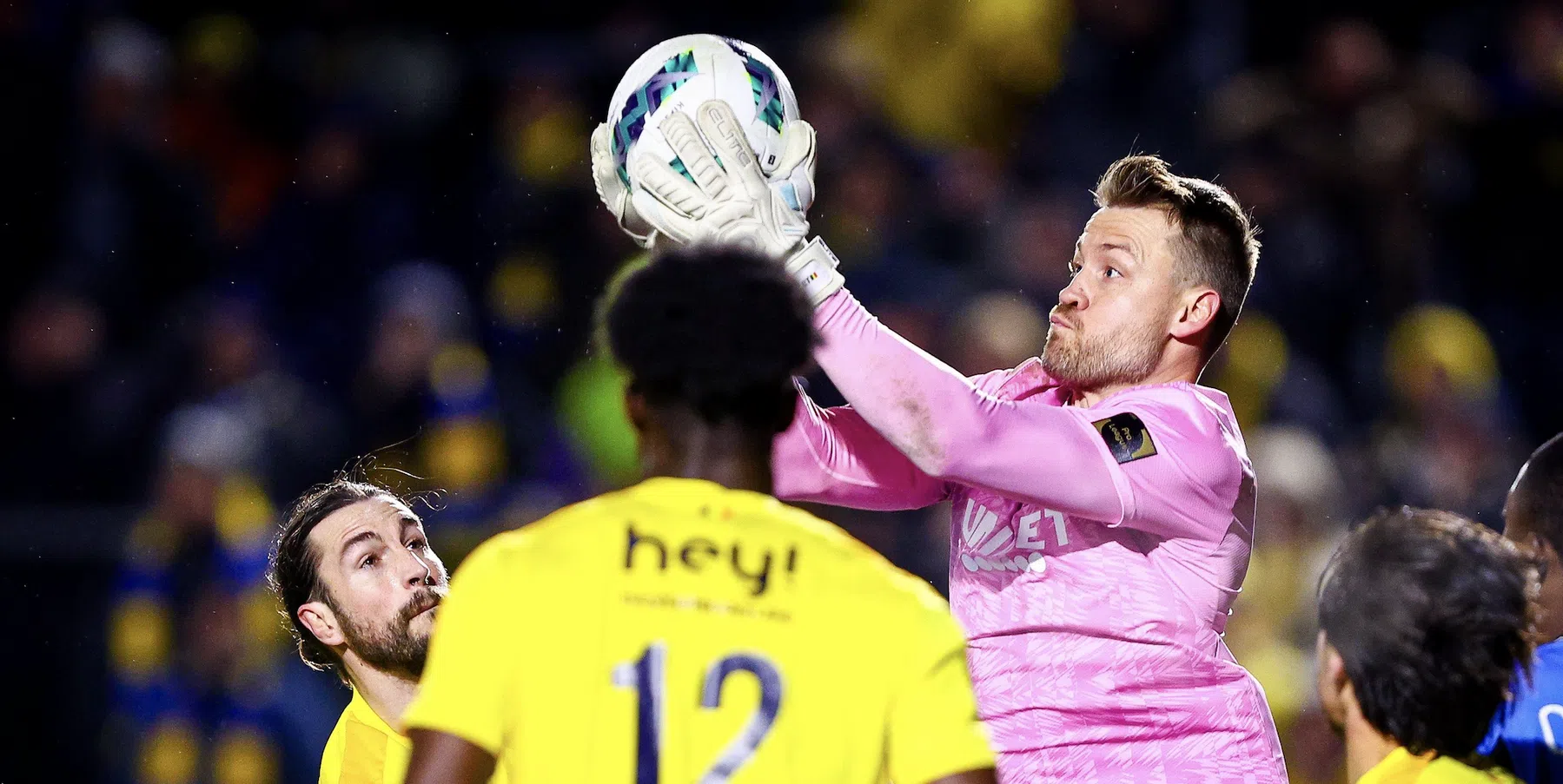 Mignolet over zijn redding in Union-Club Brugge: "Nog net met een vinger”