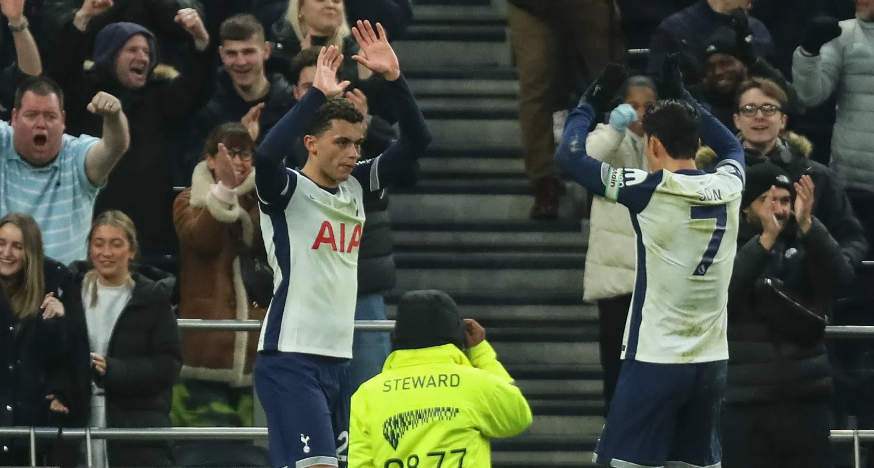 Tottenham geeft overwinning weg, Nottingham Forest stijgt naar tweede plaats