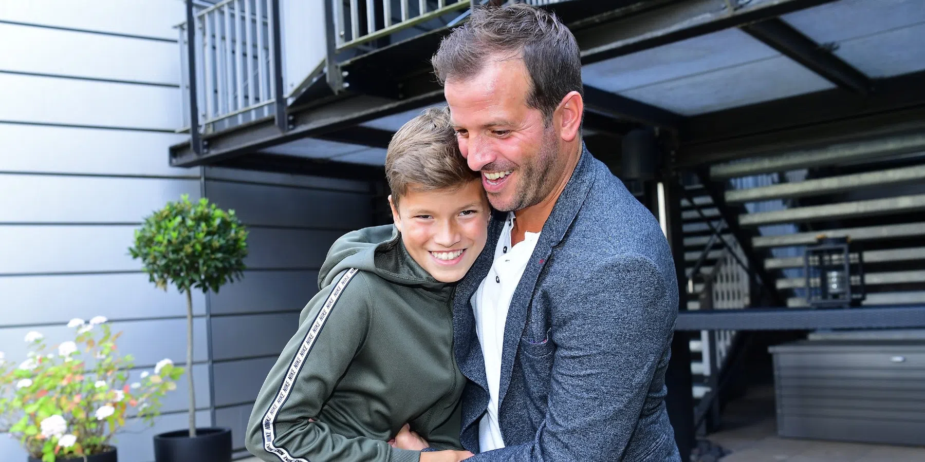 Ajax verlengt tot medio 2029 met Damian van der Vaart