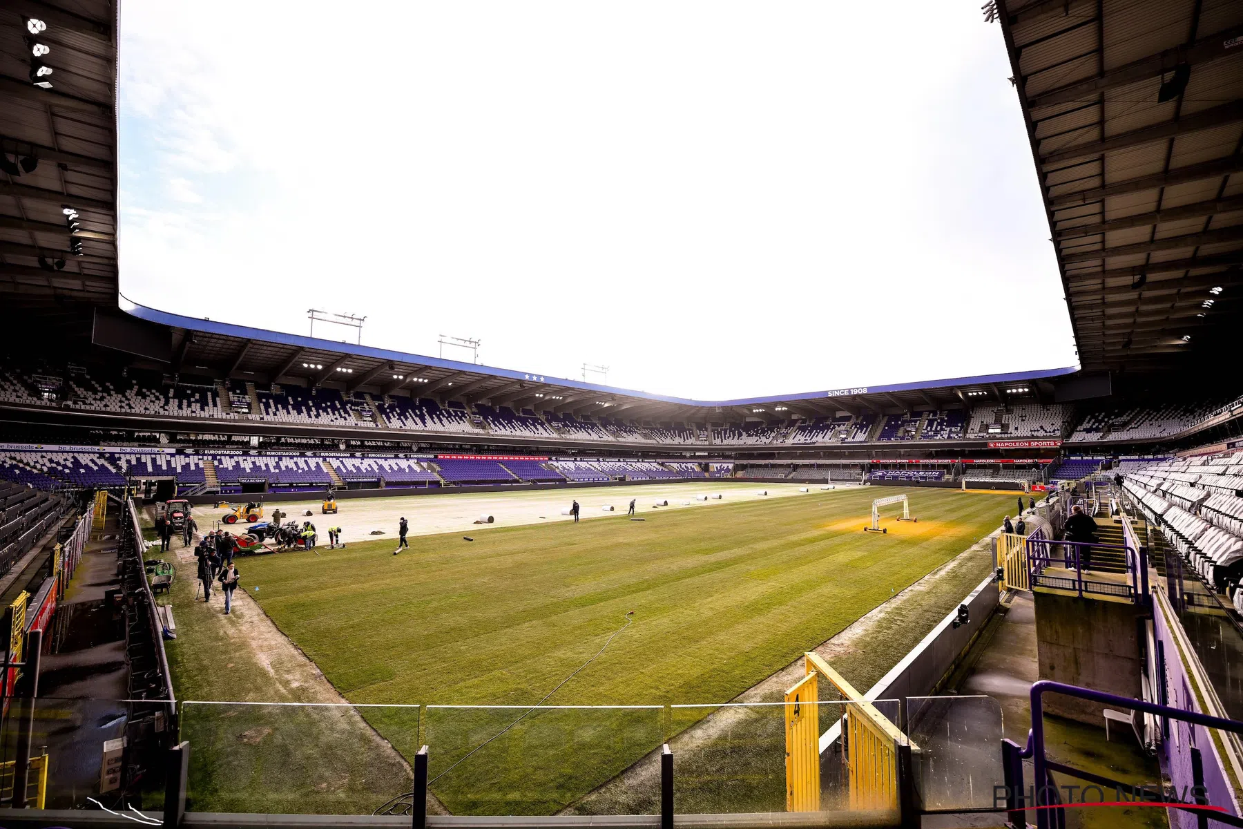 Anderlecht treft maatregelen en schaft nieuwe grasmat