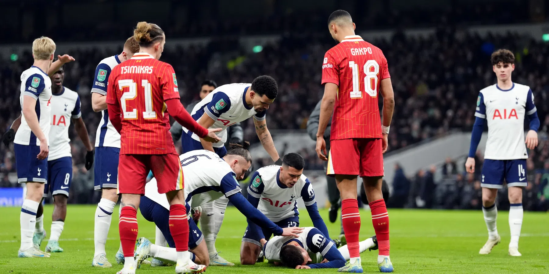 Paniek bij Spurs en Liverpool als Bentancur bewegingloos op het veld blijft liggen