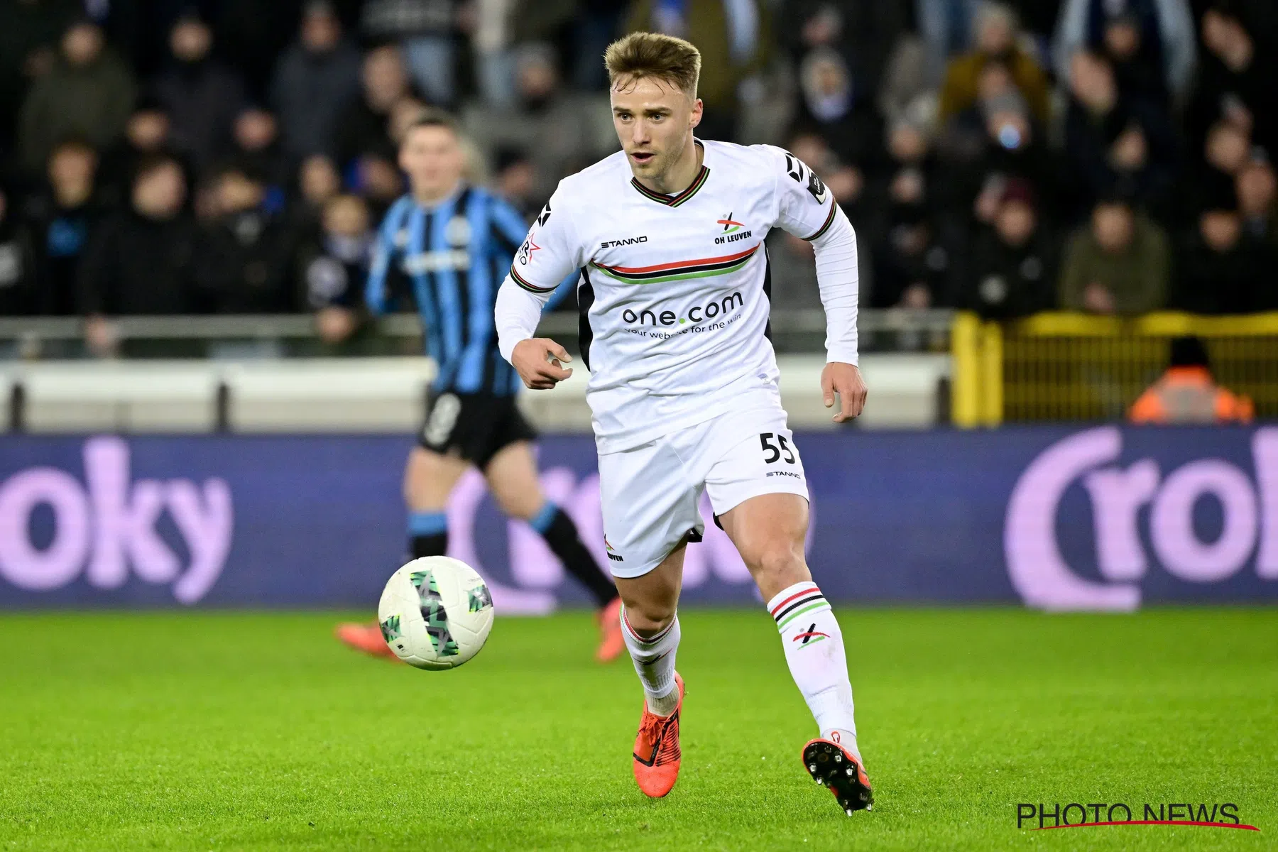 OH Leuven speler Wouter George bejubeld na optreden tegen Club Brugge