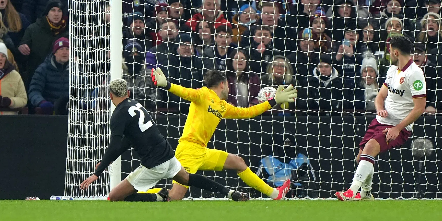 Aston Villa bekert verder in FA Cup, Onana weet te scoren