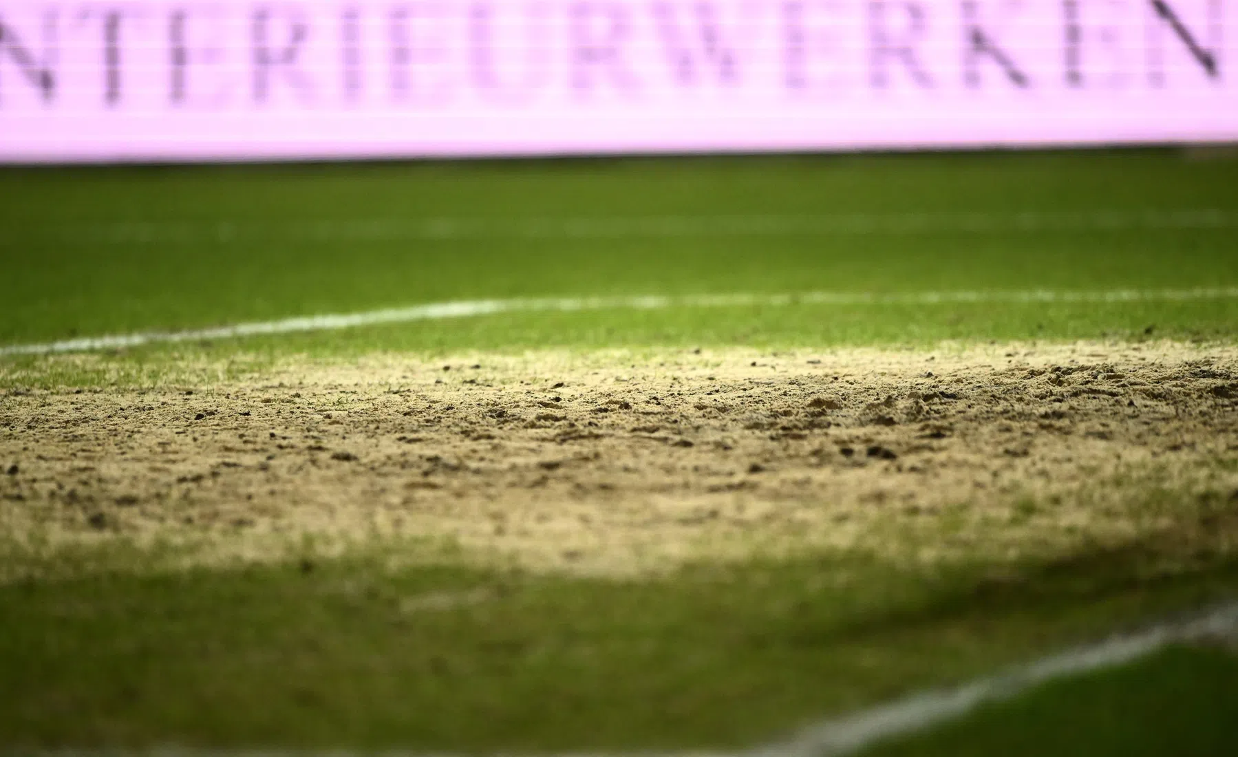 Verbolgen reacties over het veld na bekermatch Beerschot-Anderlecht