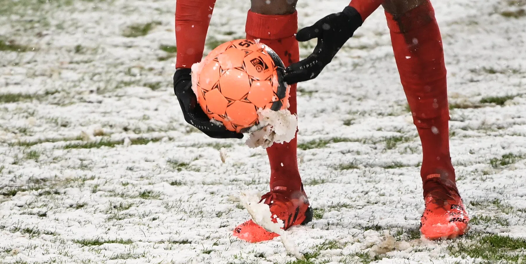 Weersomstandigheden gooien roet in het eten: RFC Seraing - Lierse afgelast