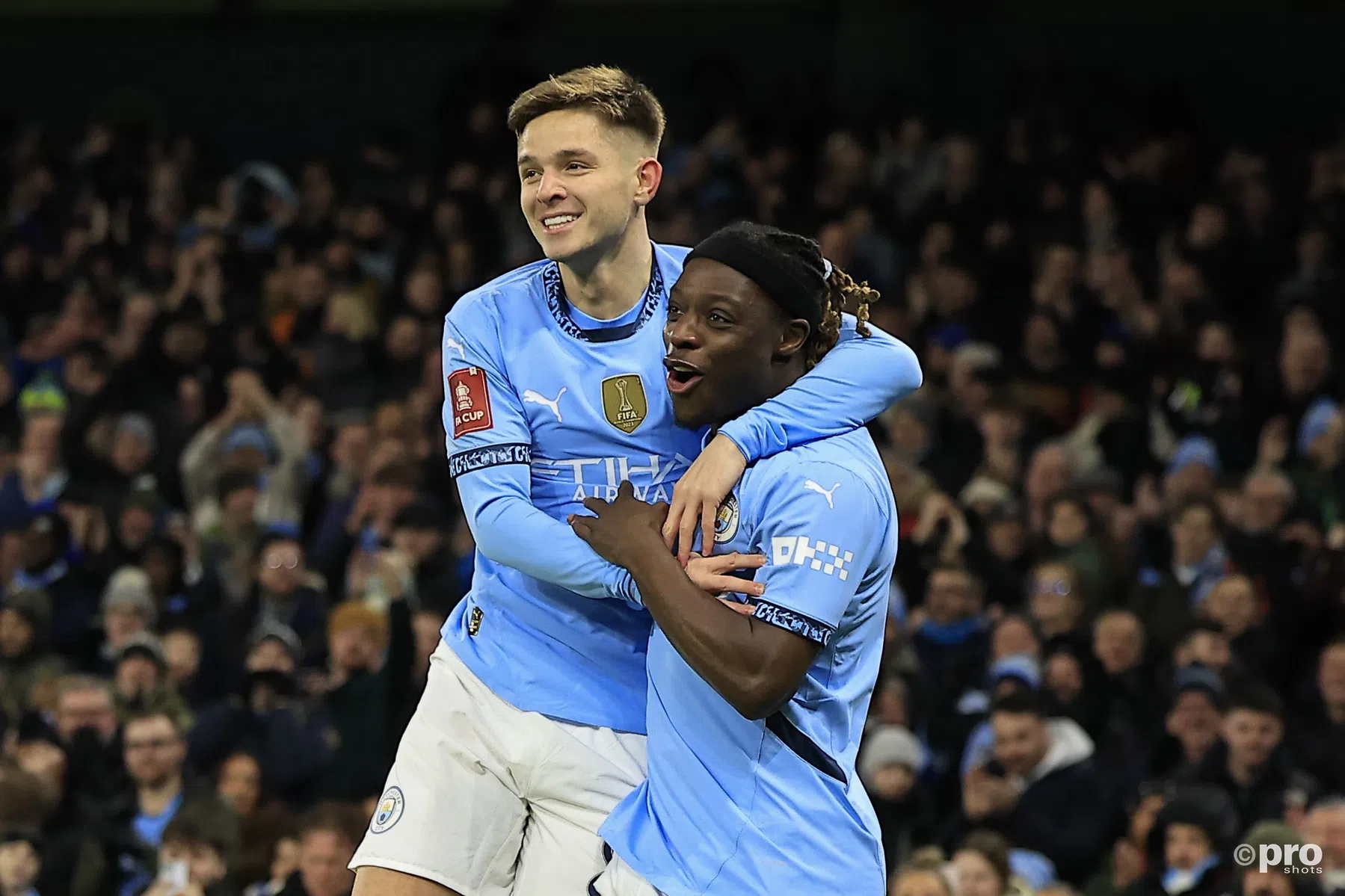 Monsterscore Manchester City: McAtee en Doku floreren