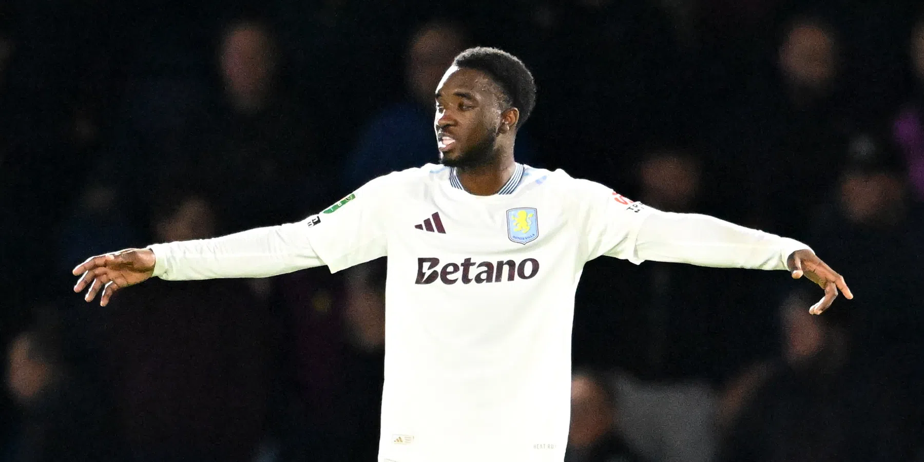 'Vier clubs kloppen bij Aston Villa aan voor Bogarde'