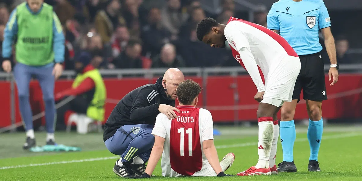 Ajax Desperate for New Left Winger After Godts Injury