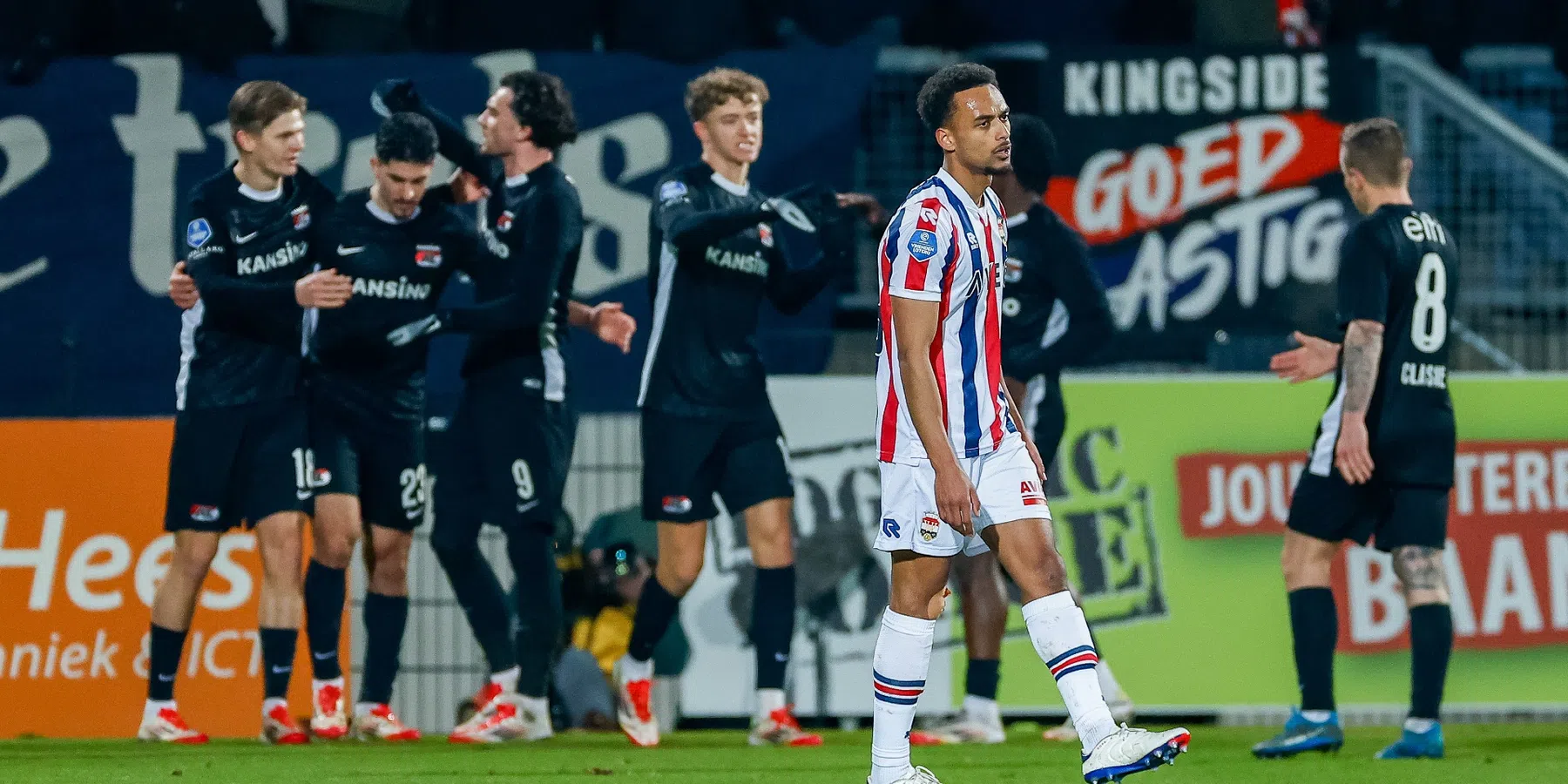AZ profiteert van puntenverlies Feyenoord en FC Twente