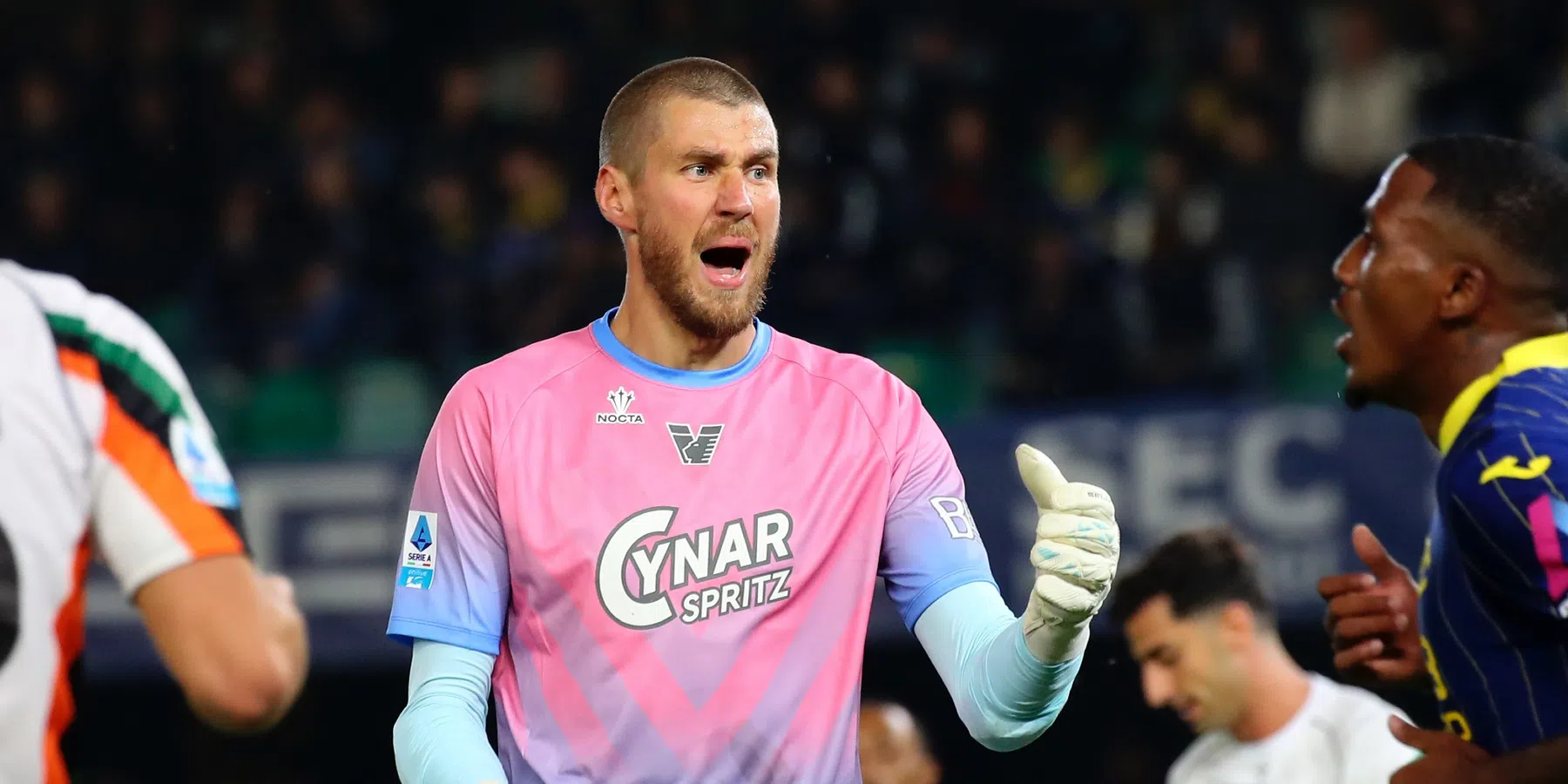 'Ajax meldt zich voor Serie A-goalie'