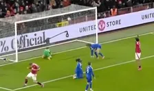 Thumbnail for article: De beelden: Zirkzee brengt Old Trafford in extase met broodnodige gelijkmaker