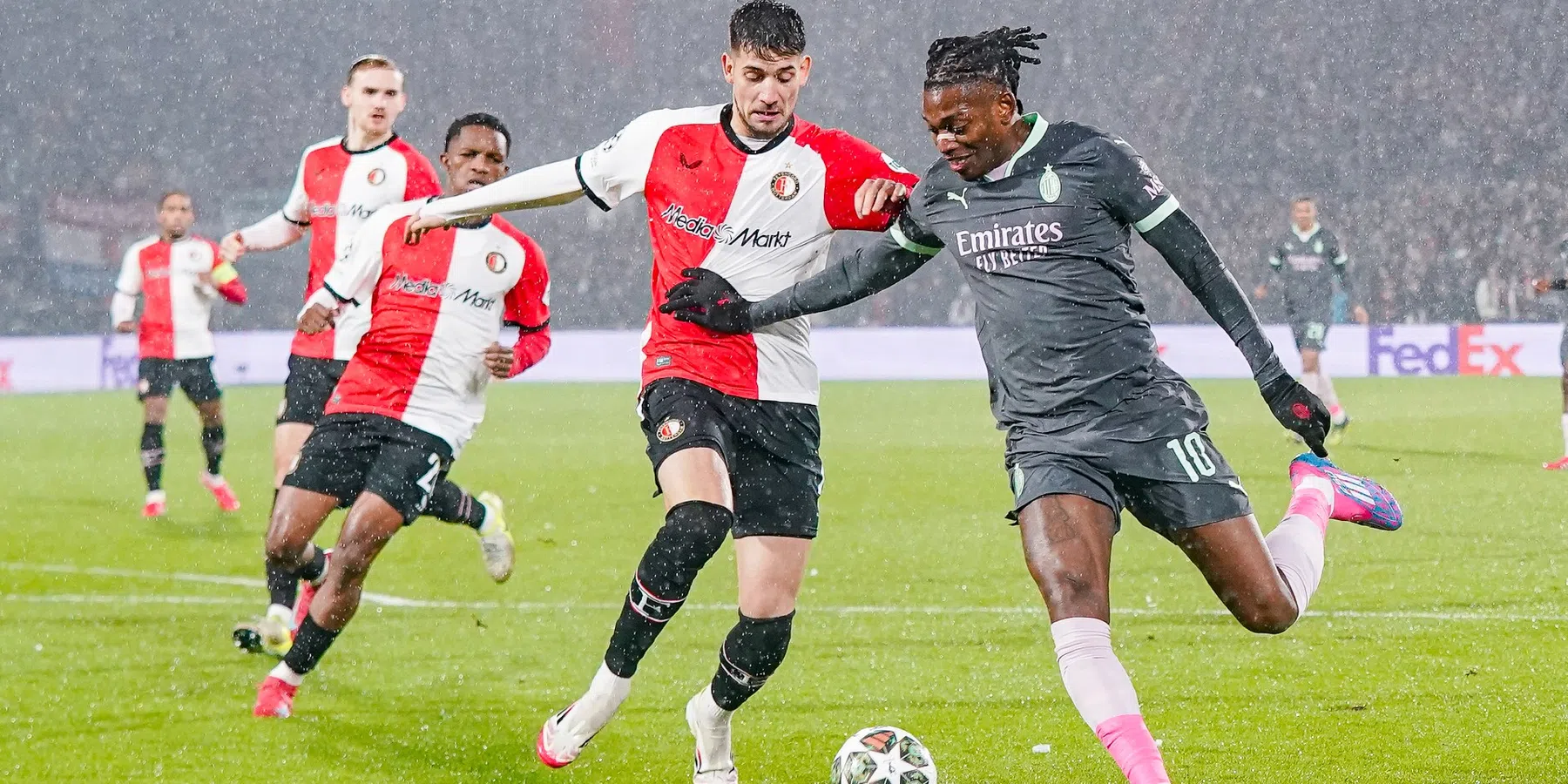 Moder over wedstrijden Feyenoord tegen NAC Breda en AC Milan