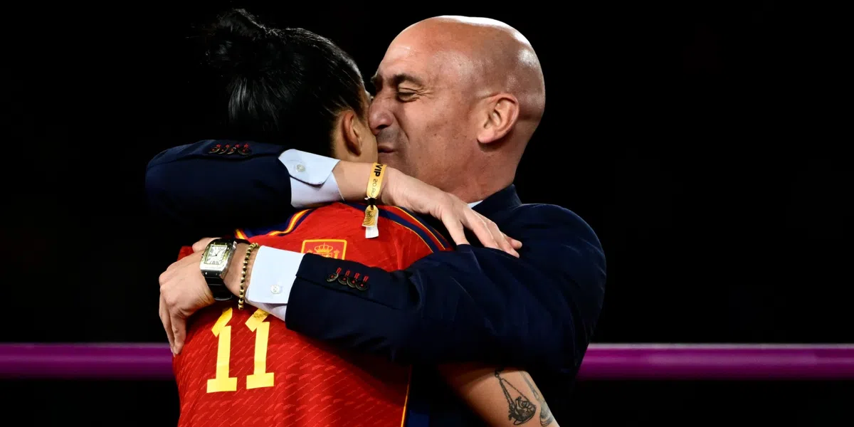 Rubiales na veelbesproken kus: 'Ik ben slachtoffer van extreemlinks complot'