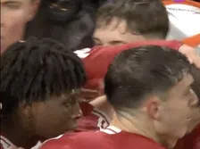 Thumbnail for article: Bekijk hier: De Ligt bewijst waarde voor Manchester United in knotsgekke helft