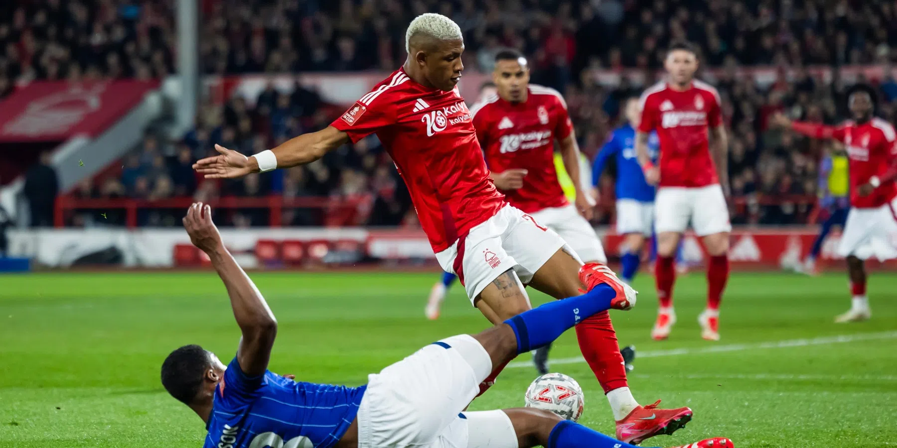 Nottingham Forest krijgt Ipswich na strafschoppen op de knieën en bekert door