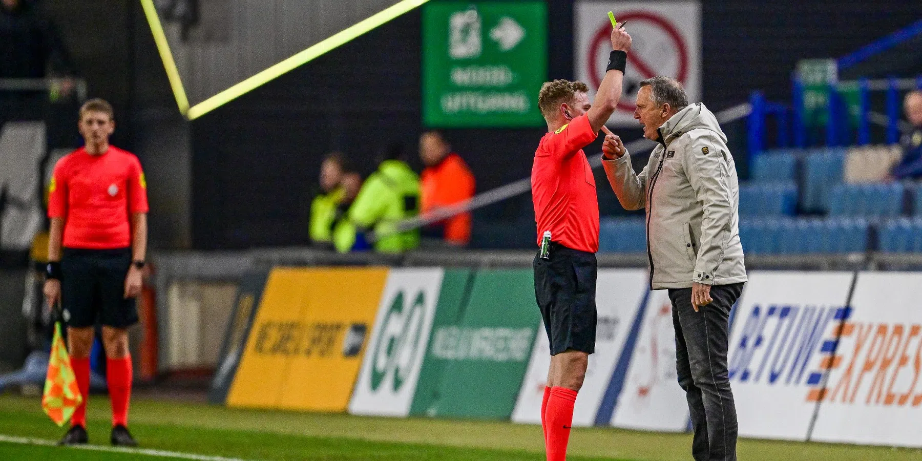 Van den Brom loopt helemaal leeg na rode kaart
