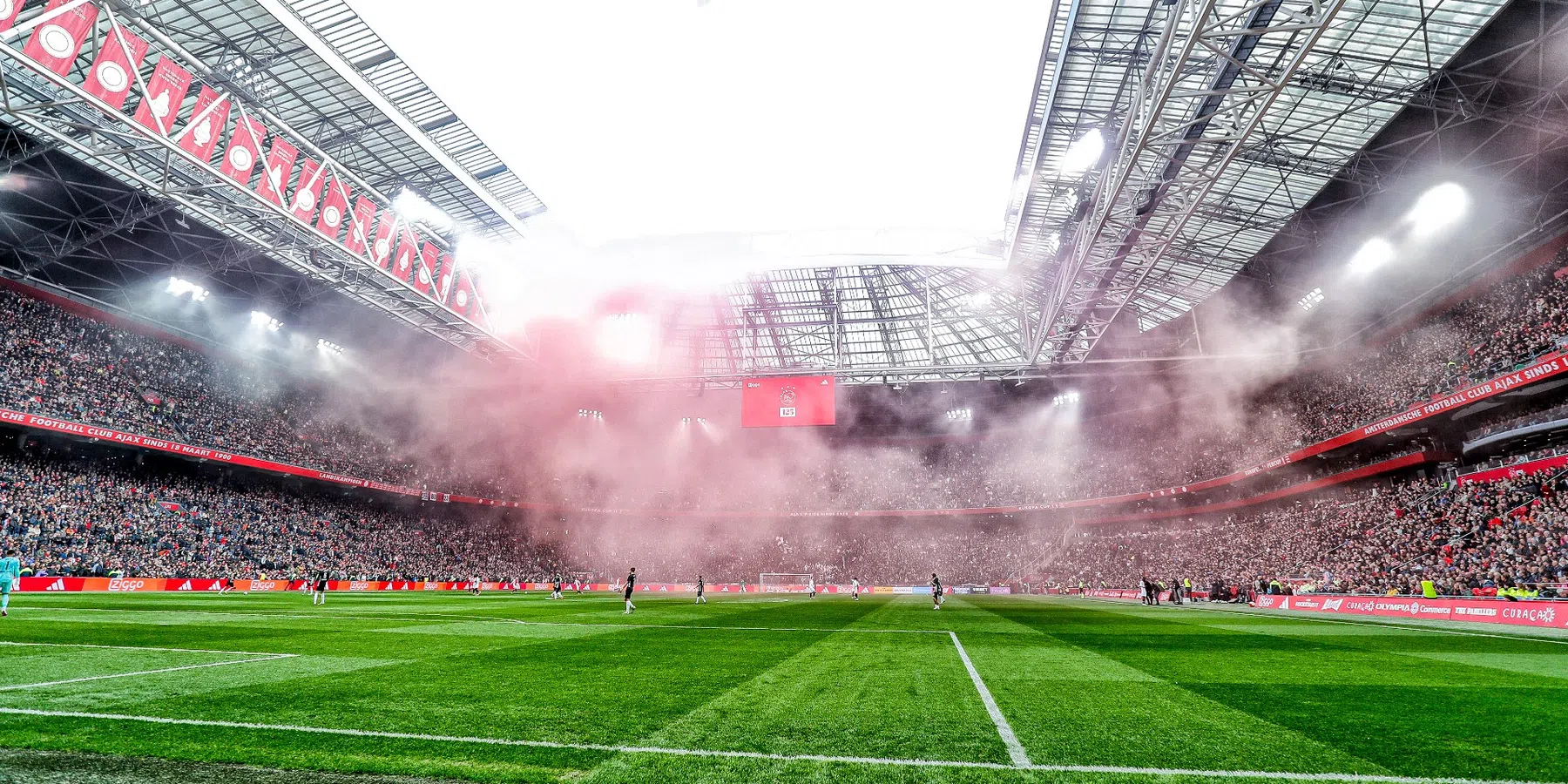 Rook vertraagt aftrap Ajax-AZ