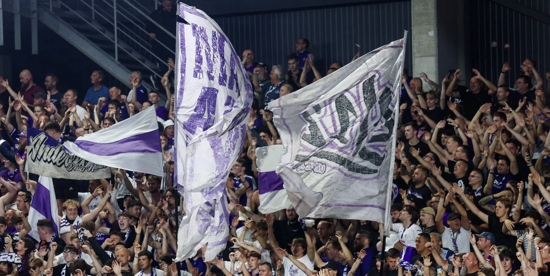 Boete en tribuneverbod: UEFA straft Anderlecht na rellen in duel met Fenerbahçe
