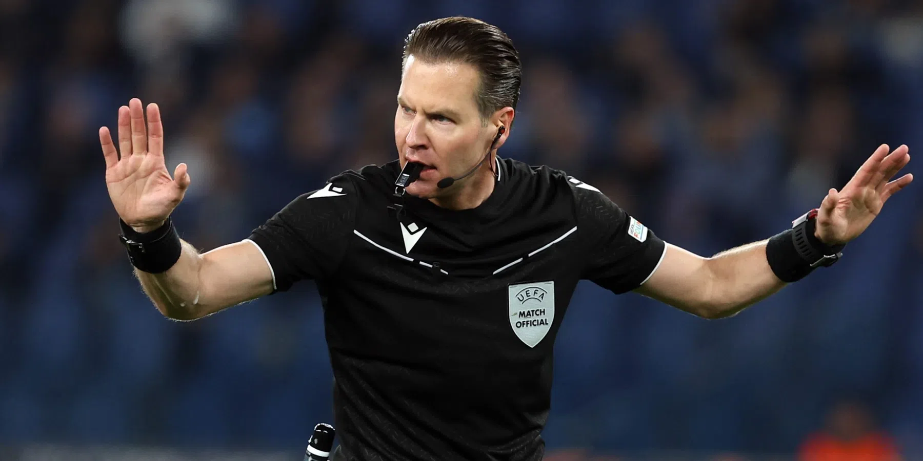 Danny Makkelie kent geen penalty toe na hands Tahirovic