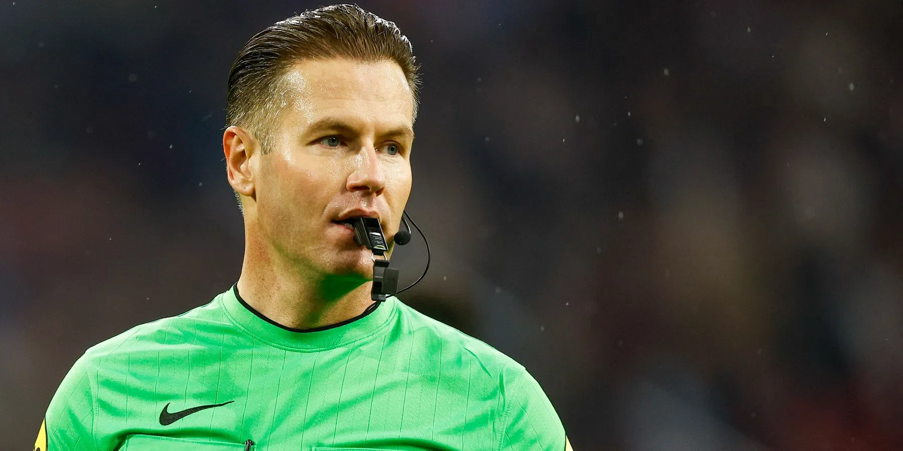 Roemenen uiten woede richting Makkelie na penaltymoment