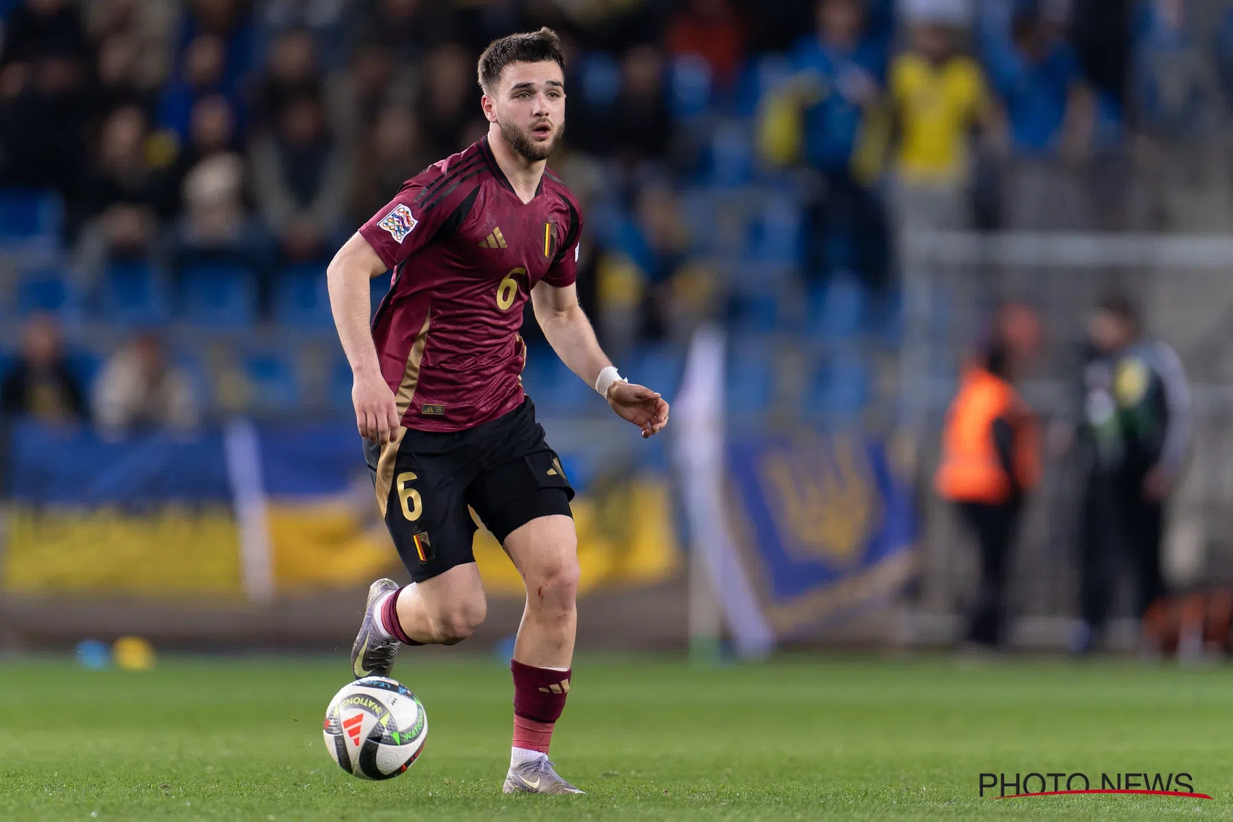 Steven Defour en Cyriel Dessers bewieroken Nicolas Raskin bij Rode Duivels