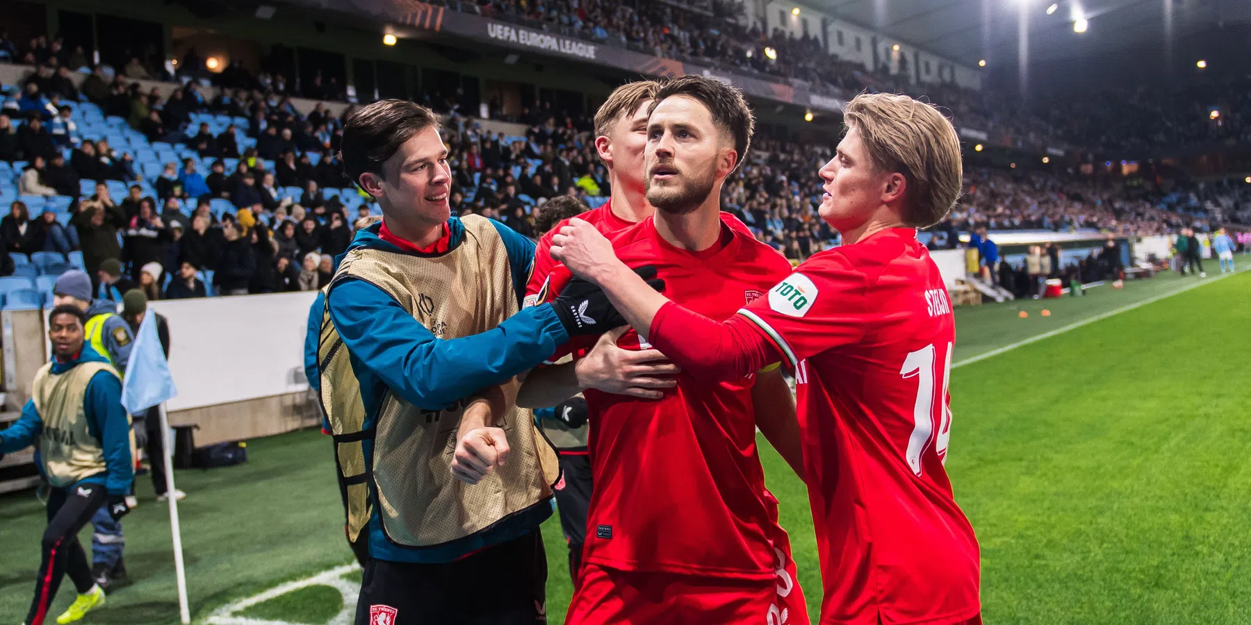 Twente zet fans op verkeerde been: geen pensioen, maar verlenging Van Wolfswinkel