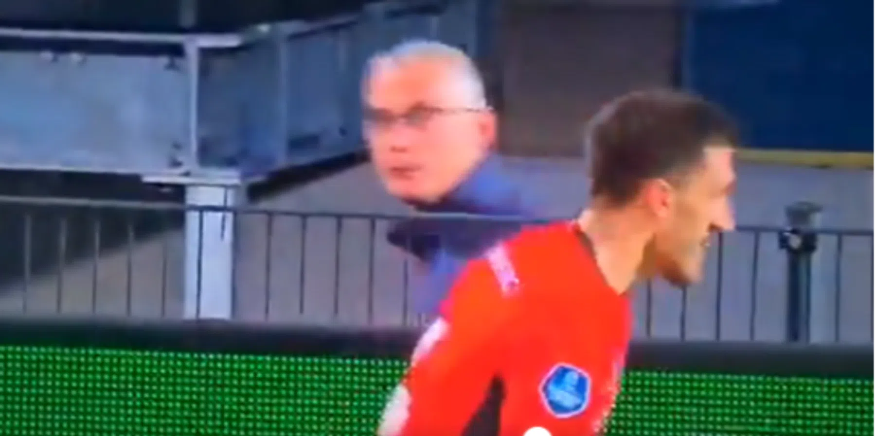 Willem II-fan spuugt richting Almere City-speler