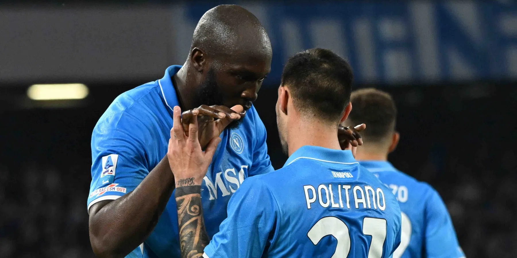 Napoli verslaat Milan van Reijnders en blijft in spoor van koploper