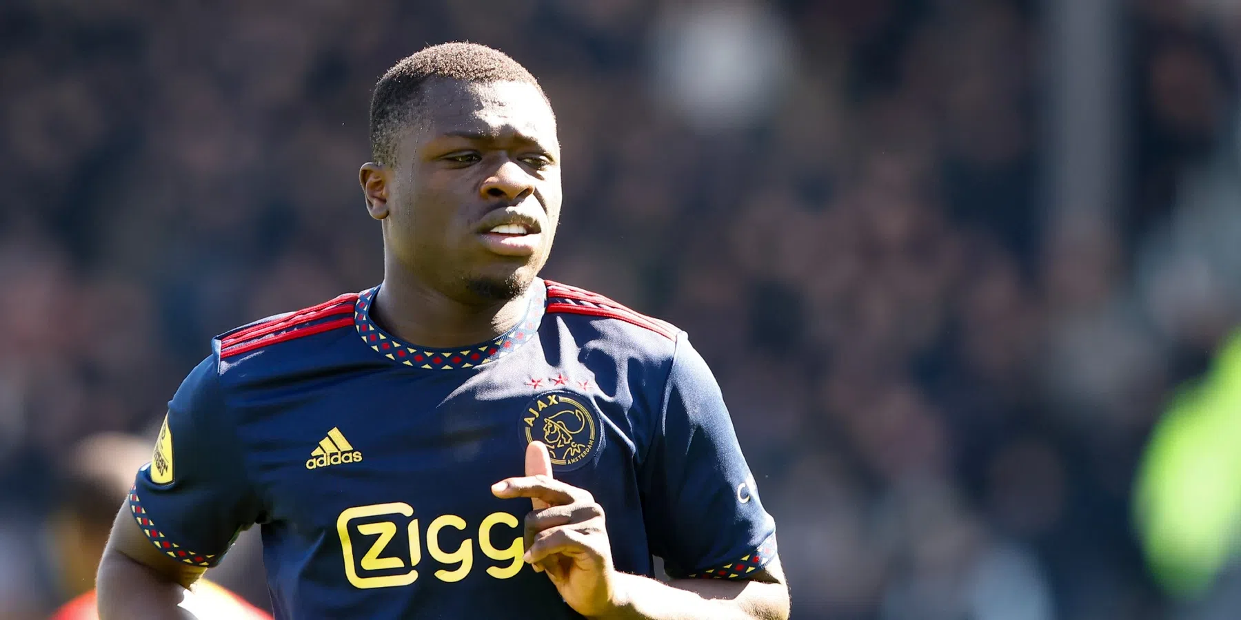 Dure gele kaart voor Brobbey: spits geschorst voor duel met NAC