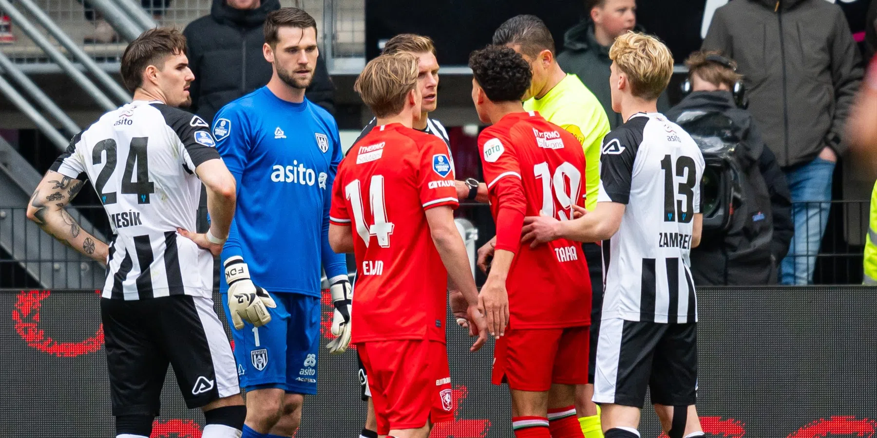 Sem Steijn krijgt cola over zich, Heracles-fan krijgt stadionverbod