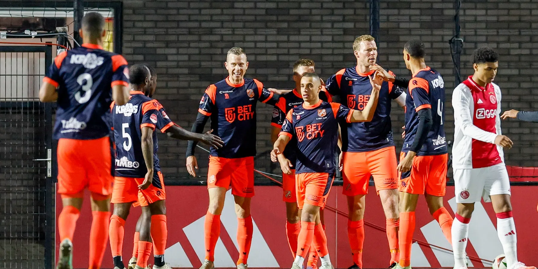 Volendam zegeviert bij Jong Ajax, Jong PSV met scorende Driouech onderuit