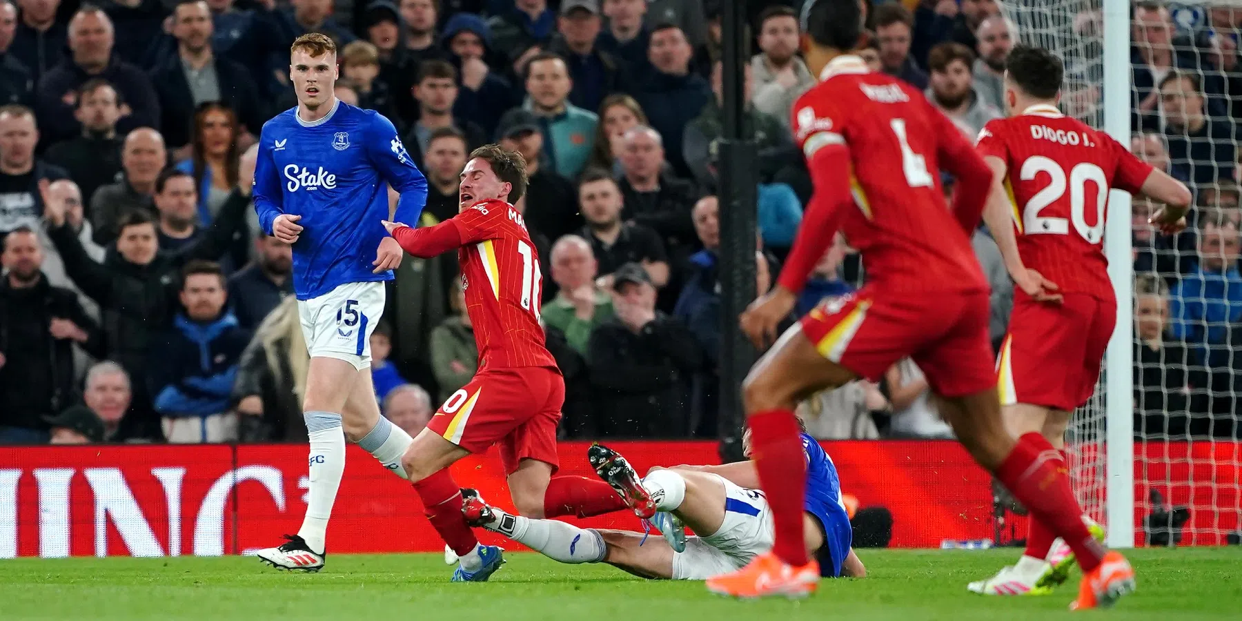 Everton-captain Tarkowski mag blijven staan na moordaanslag