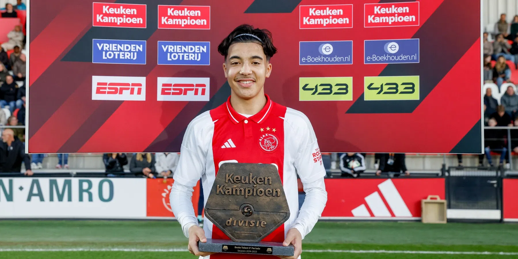 Bounida doet belofte en vertelt over zijn vriend bij Ajax