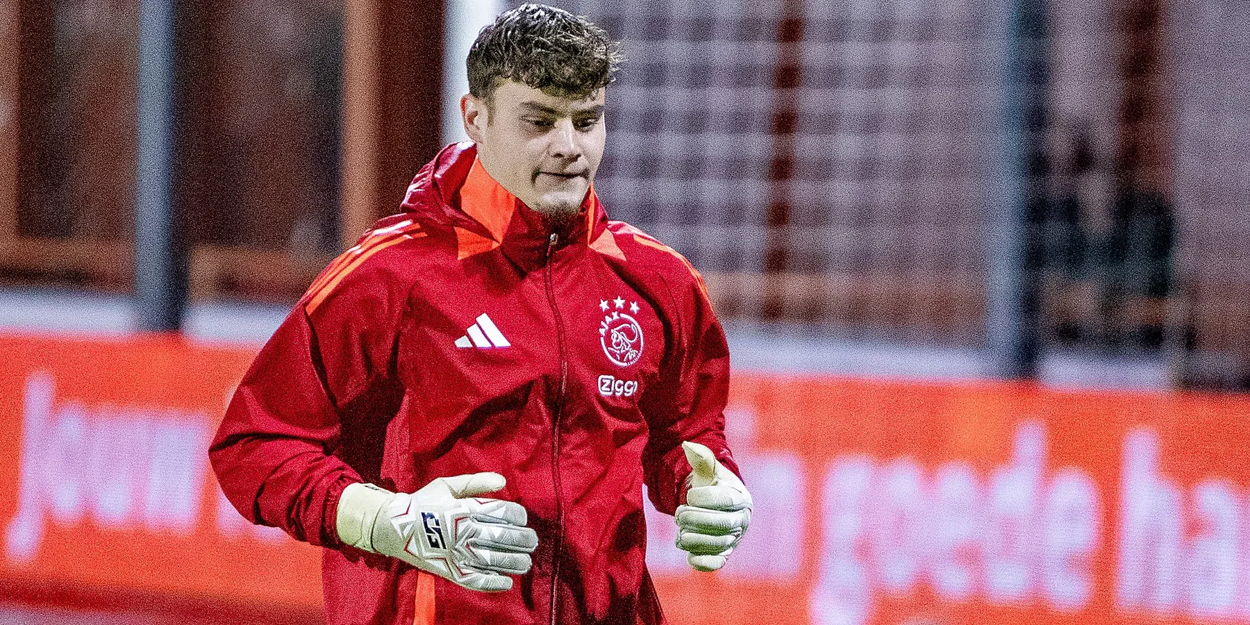 Ajax neemt Setford in bescherming en laat hem niet voor camera verschijnen