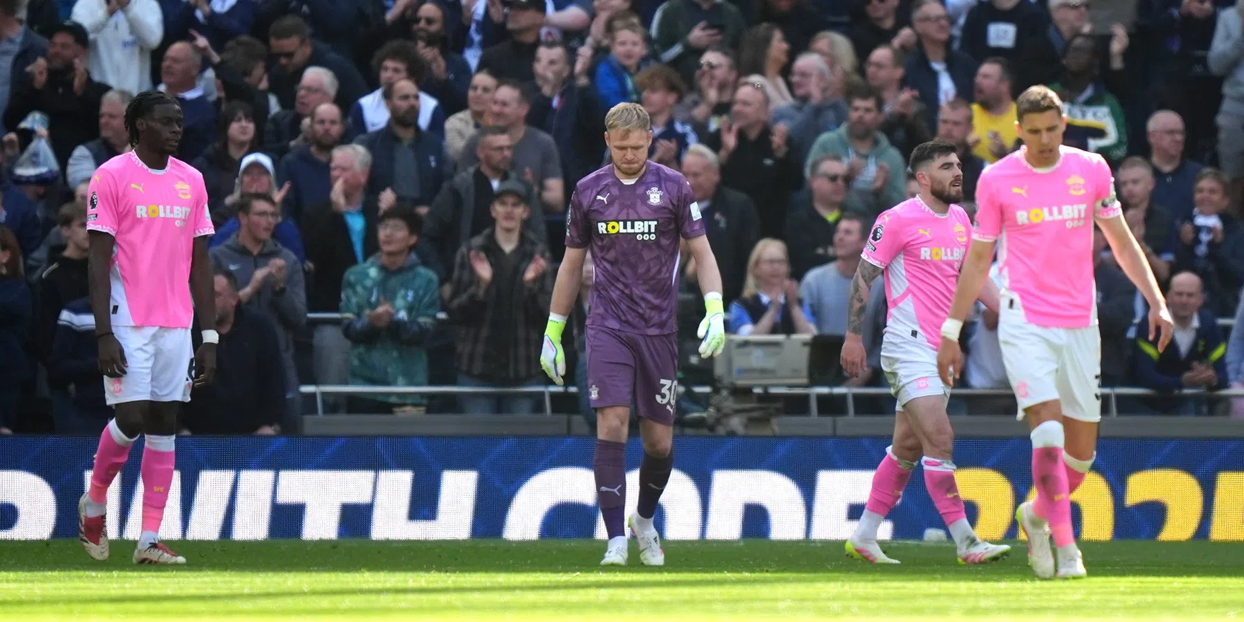 Chelsea speelt gelijk tegen Brentford, Spurs wint van Southampton