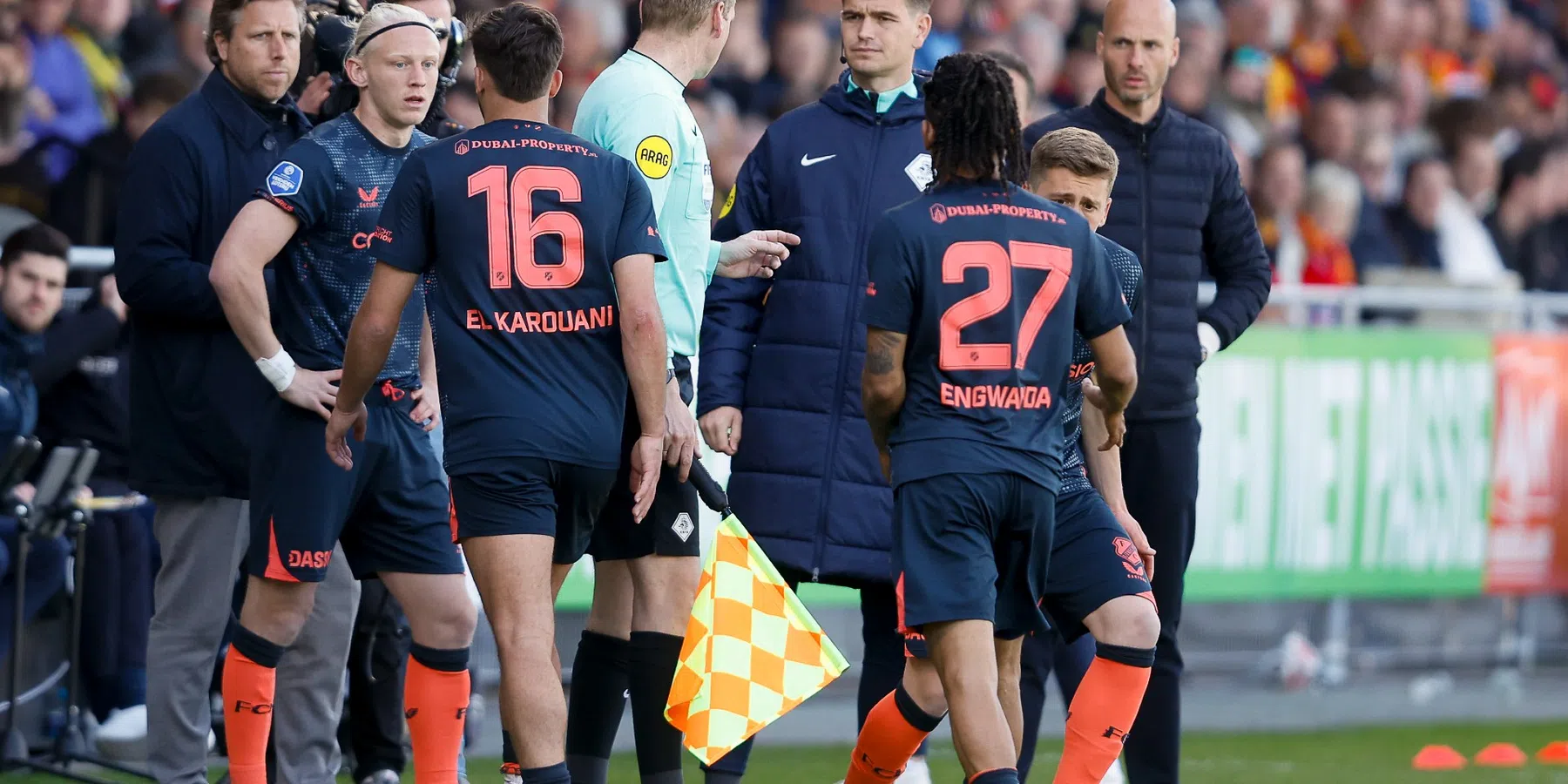 El Karouani compleet uit zijn dak door vroege wissel van Jans