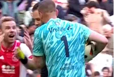 Thumbnail for article: Kortsmit schuttert, veroorzaakt penalty en helpt Ajax in het zadel