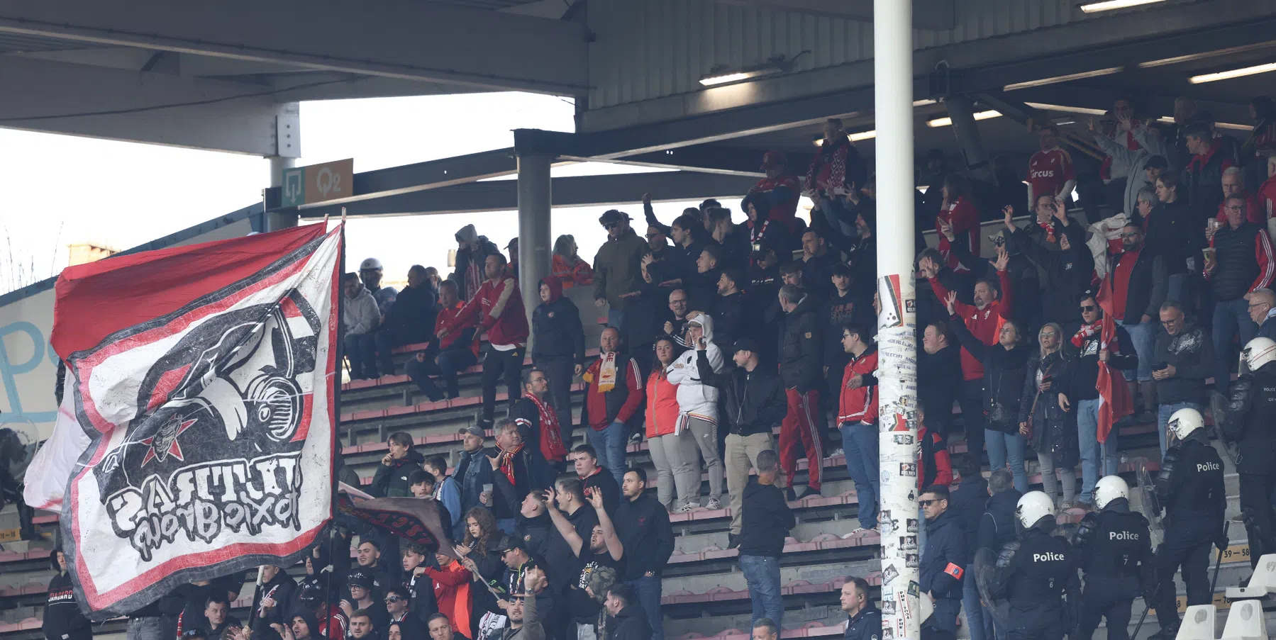 Bayat in studio over rookbommen in Charleroi-Standard: “Match begon bijna niet”