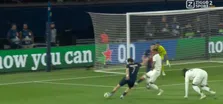 Thumbnail for article: Wereldgoal: Kvaratskhelia draait Aston Villa dol en ramt bal in dak van het doel